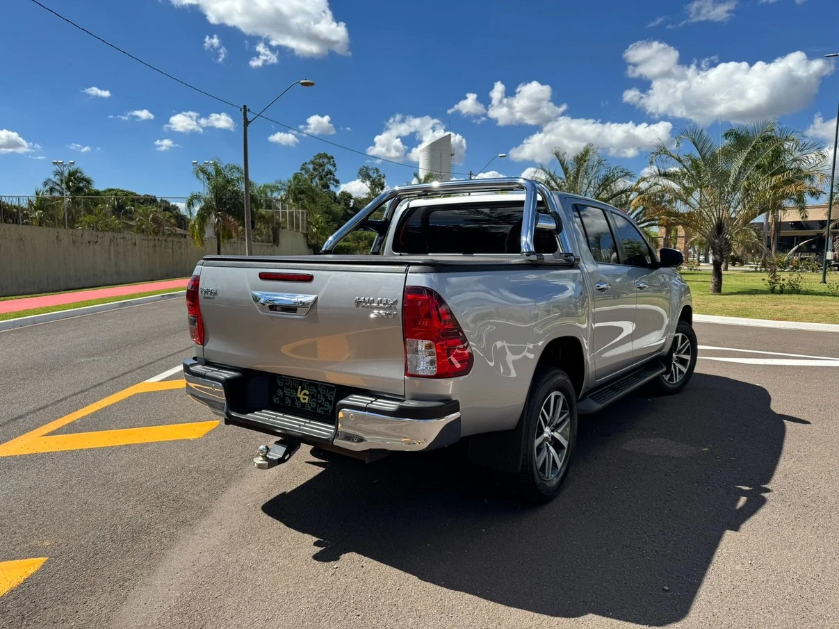 TOYOTA HILUX