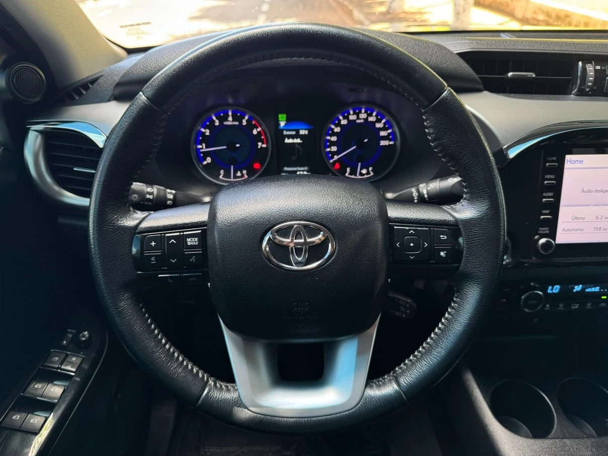 TOYOTA HILUX