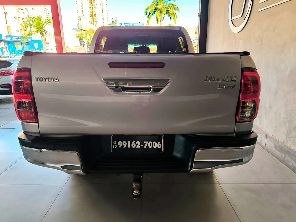 TOYOTA HILUX