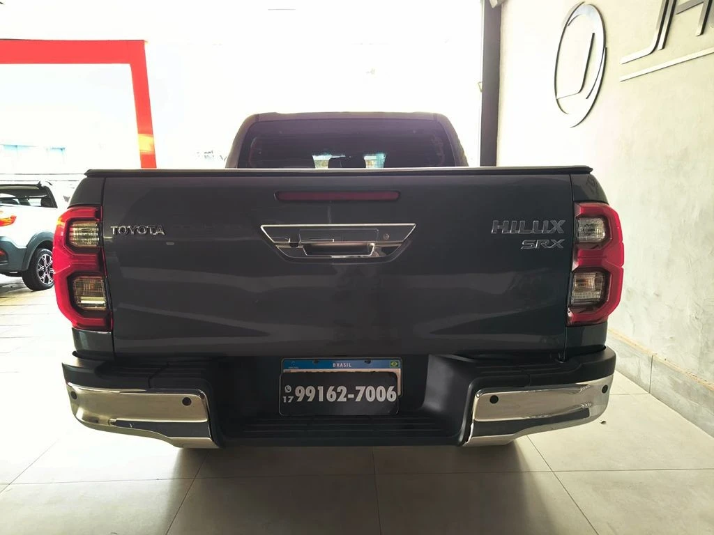 TOYOTA HILUX