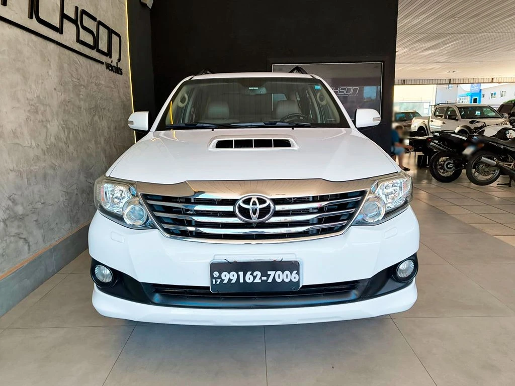 TOYOTA HILUX SW4