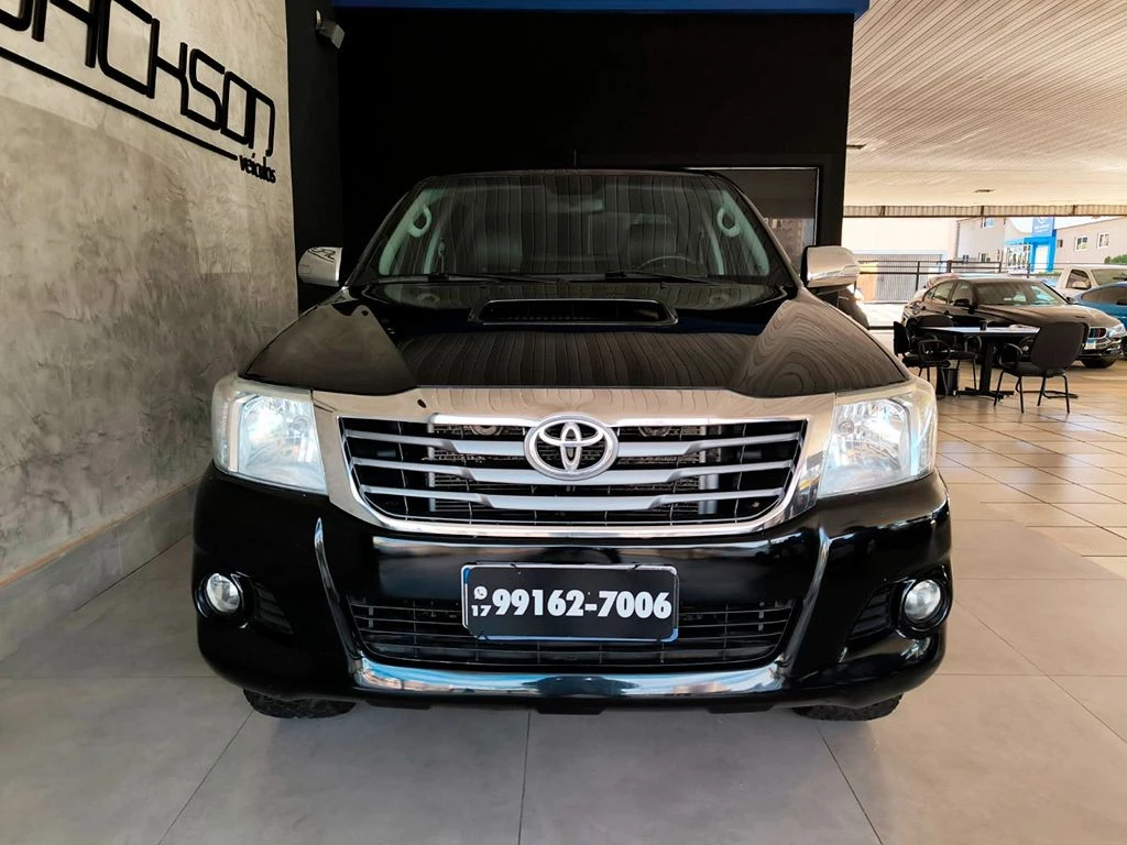 TOYOTA HILUX