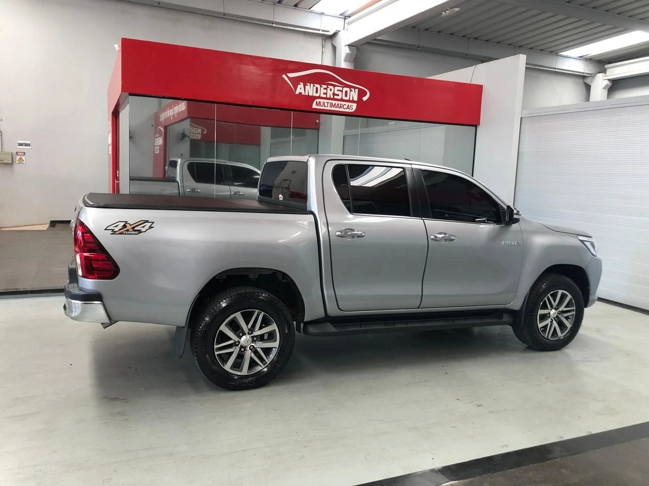 TOYOTA HILUX
