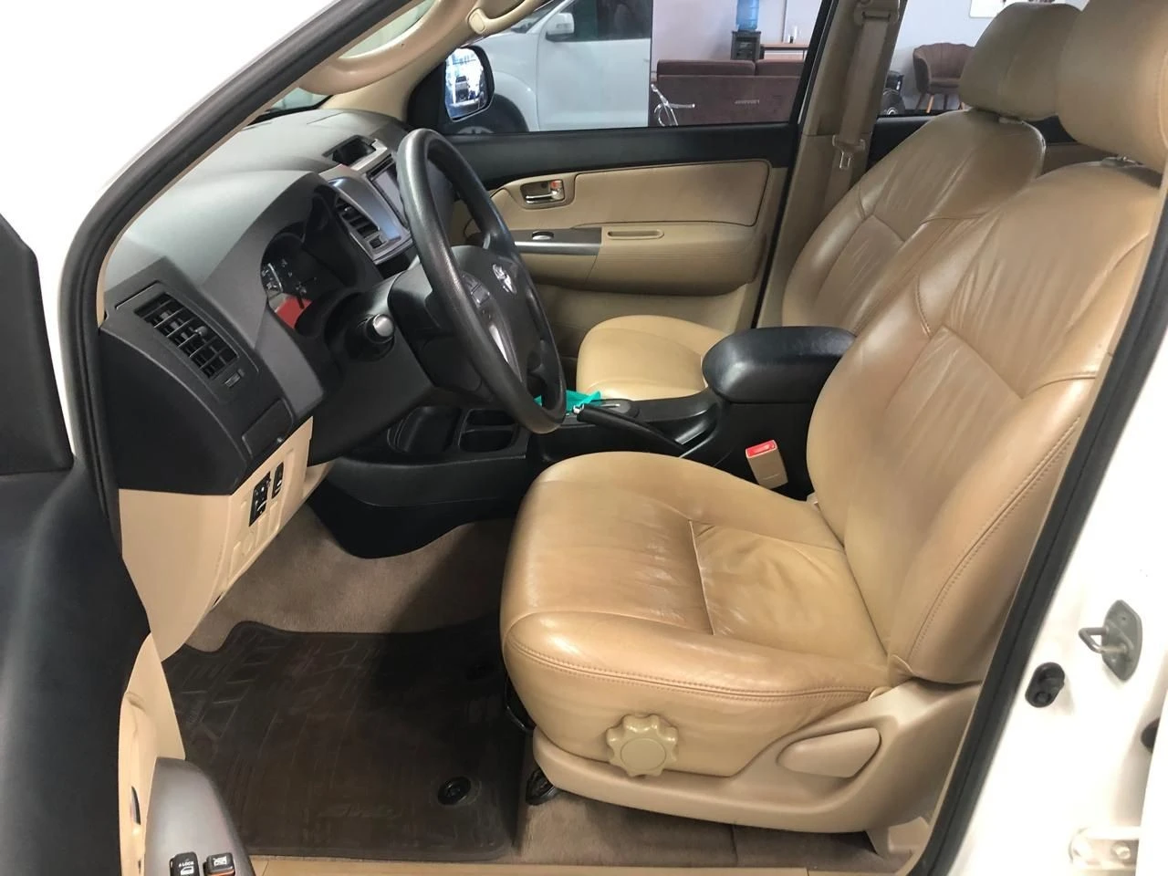 TOYOTA HILUX SW4