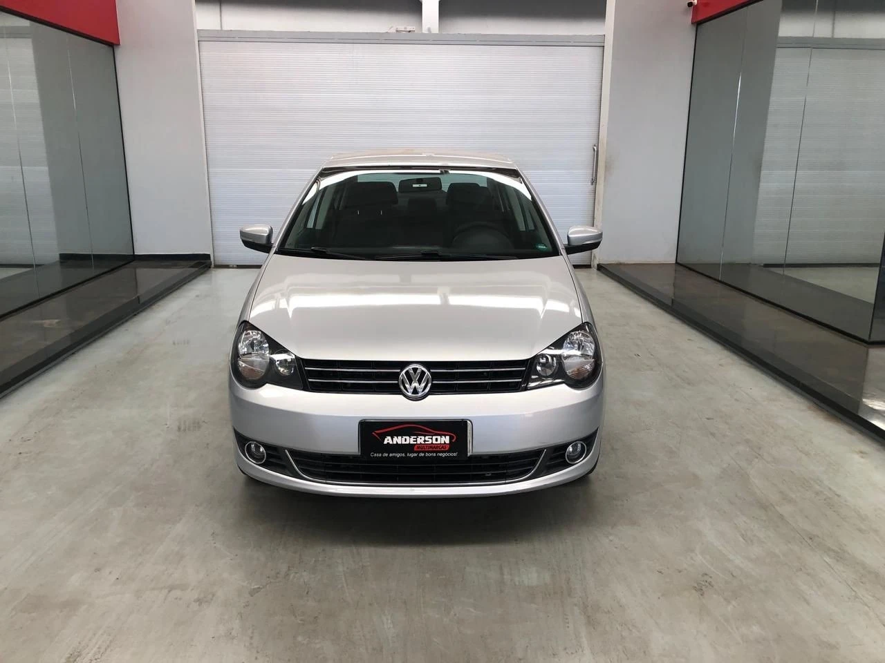 VOLKSWAGEN POLO SEDAN