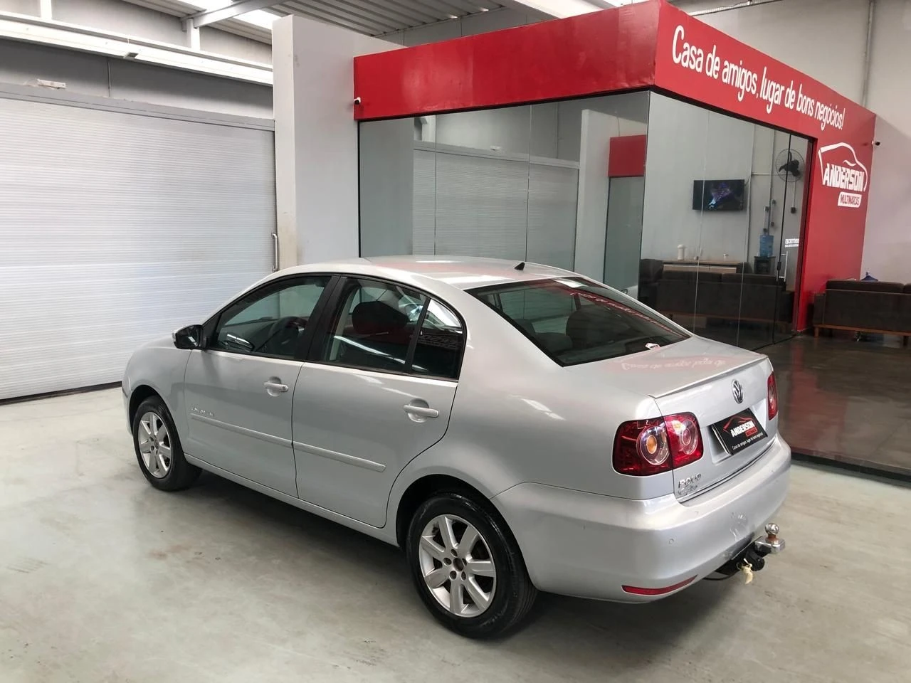 VOLKSWAGEN POLO SEDAN