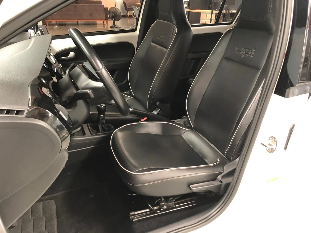 VOLKSWAGEN UP