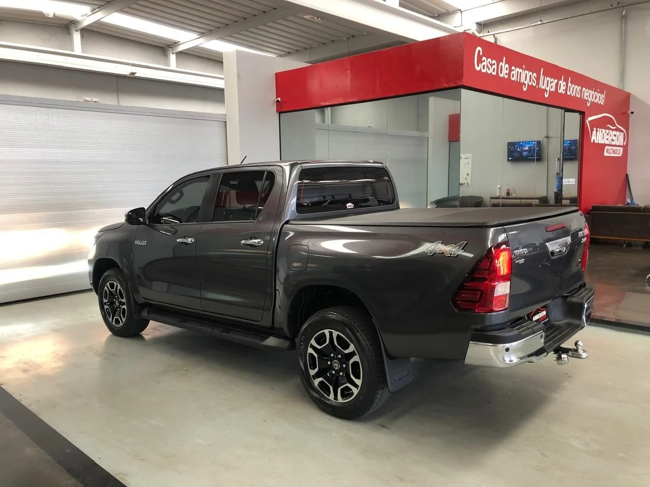 TOYOTA HILUX
