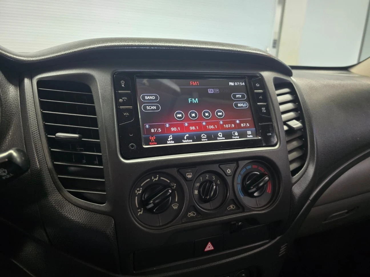 MITSUBISHI L200 TRITON