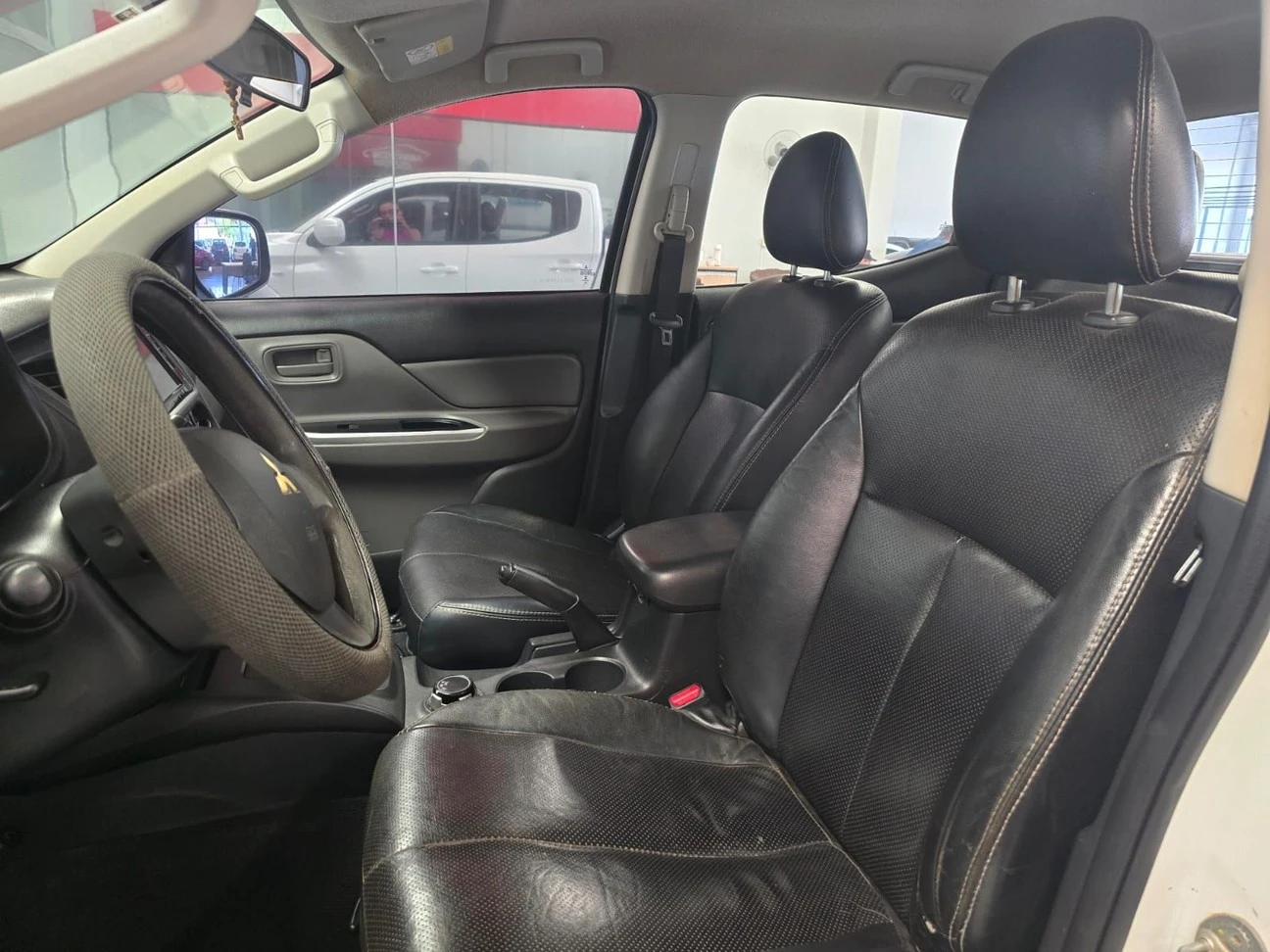 MITSUBISHI L200 TRITON