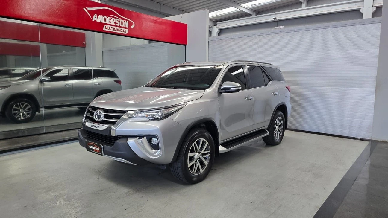 TOYOTA HILUX SW4