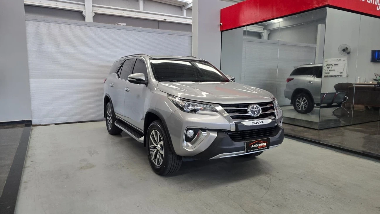 TOYOTA HILUX SW4