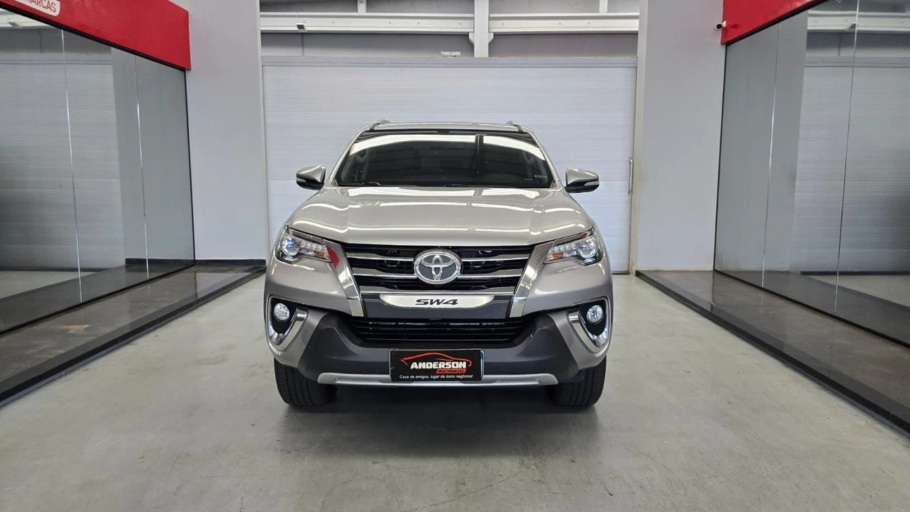 TOYOTA HILUX SW4