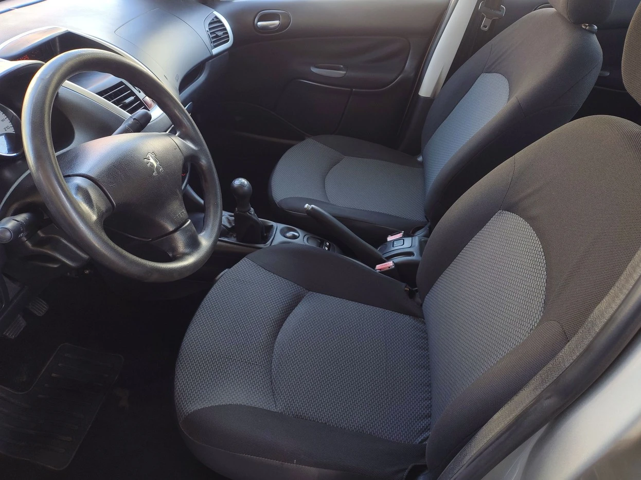 PEUGEOT 207