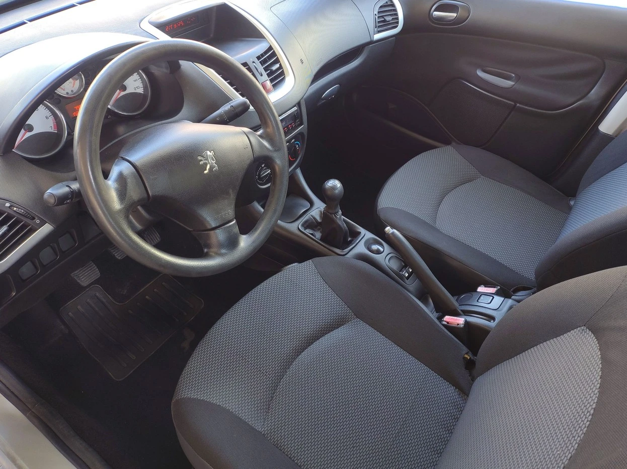 PEUGEOT 207