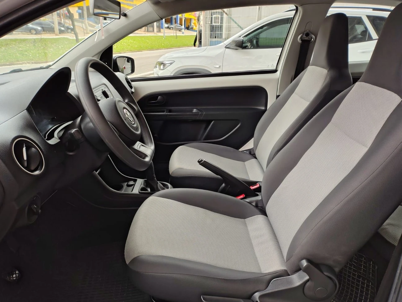 VOLKSWAGEN UP