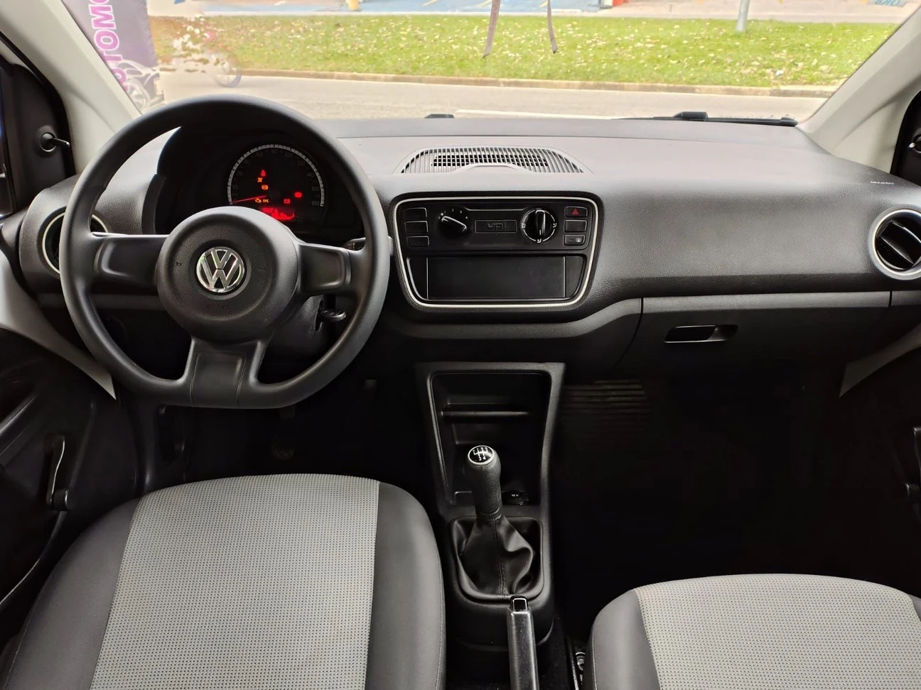 VOLKSWAGEN UP
