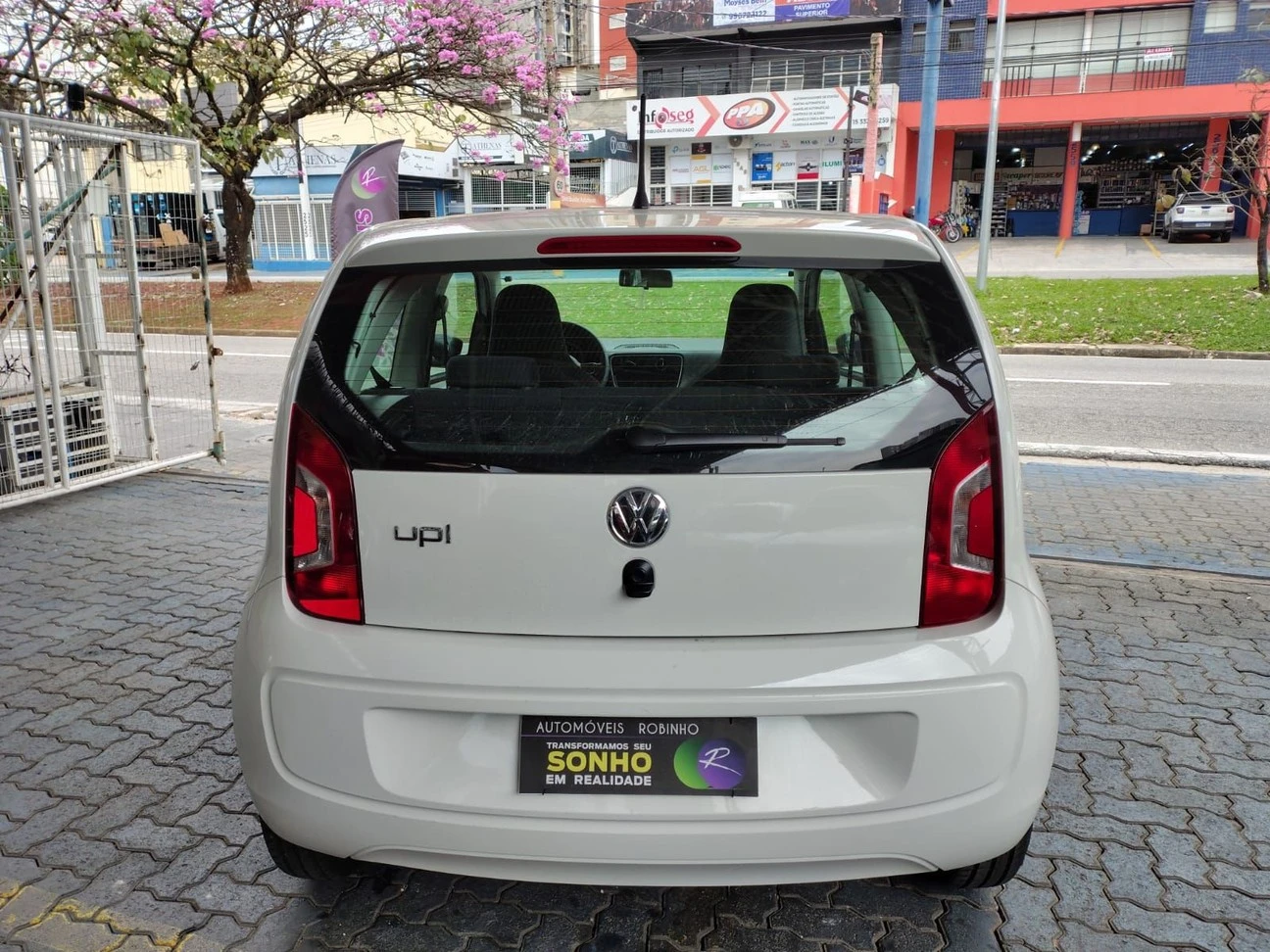 VOLKSWAGEN UP