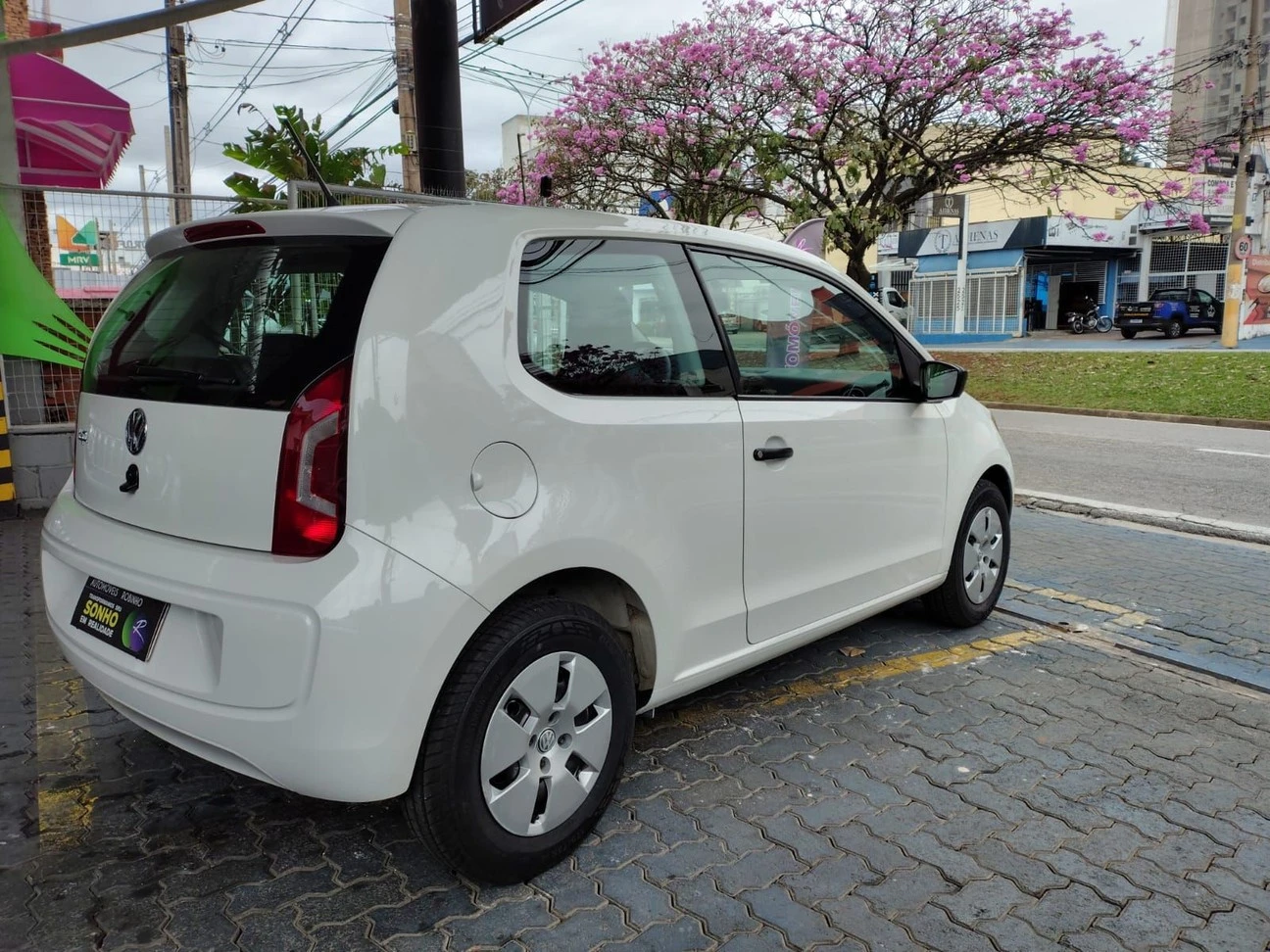 VOLKSWAGEN UP