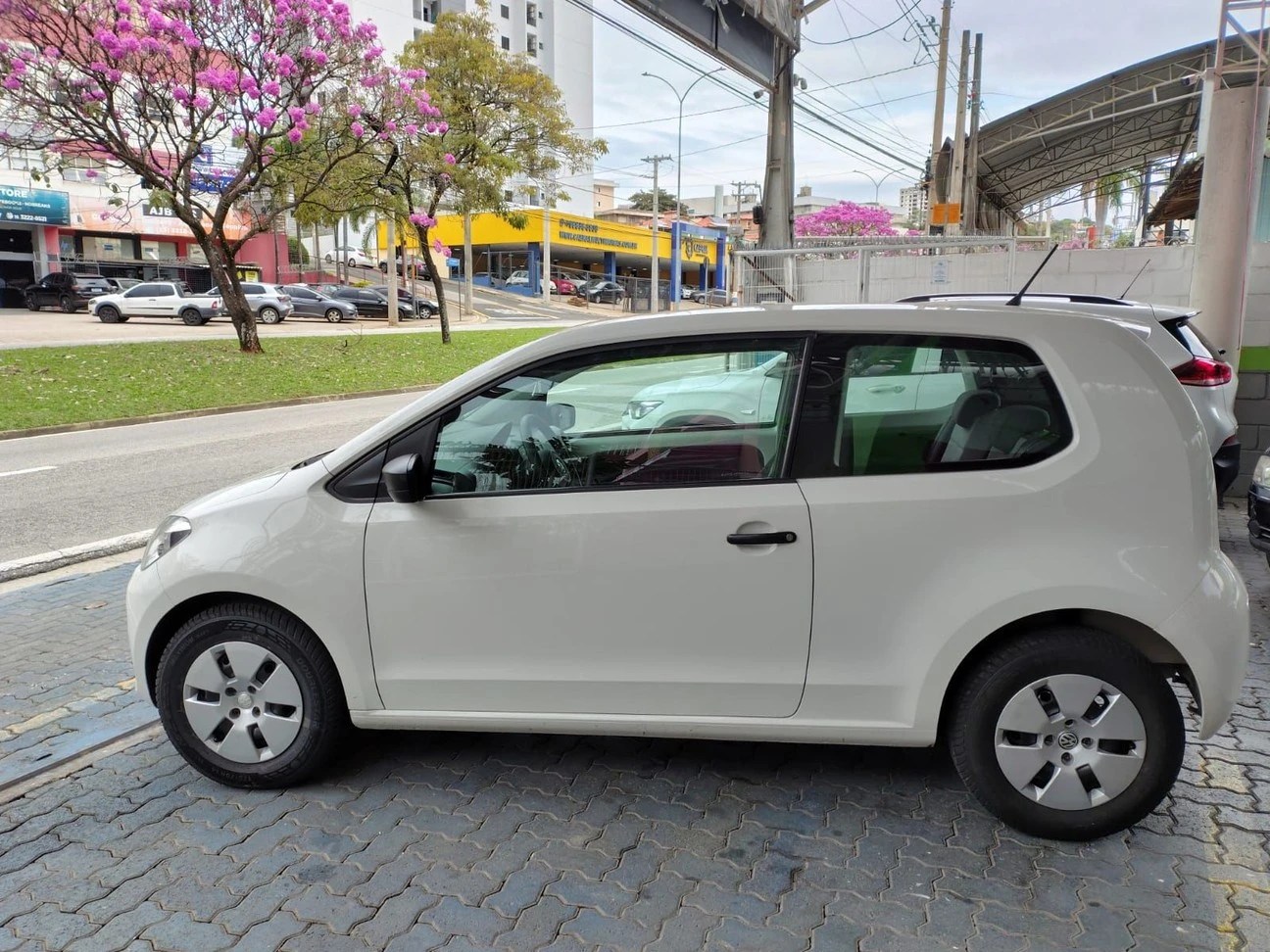 VOLKSWAGEN UP