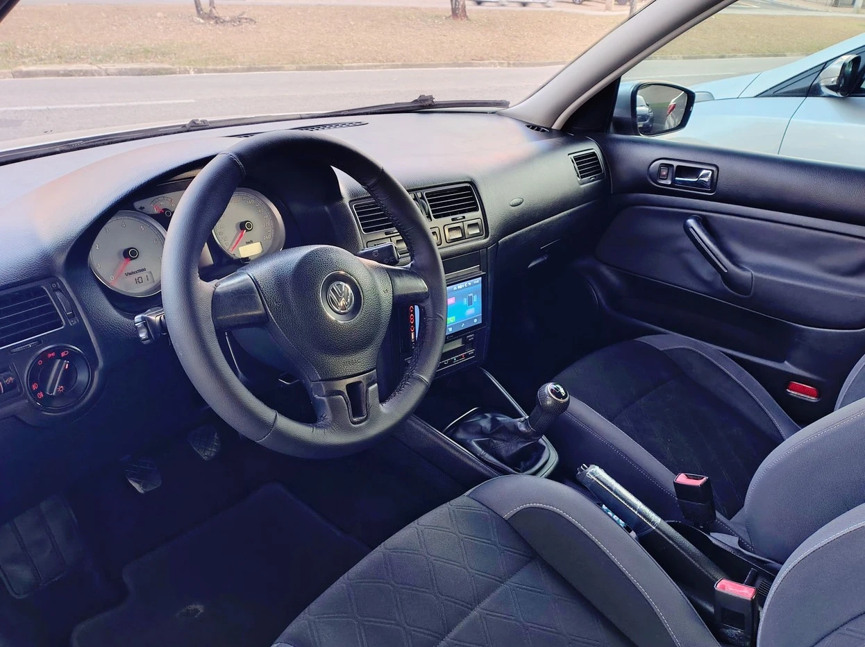 VOLKSWAGEN GOLF