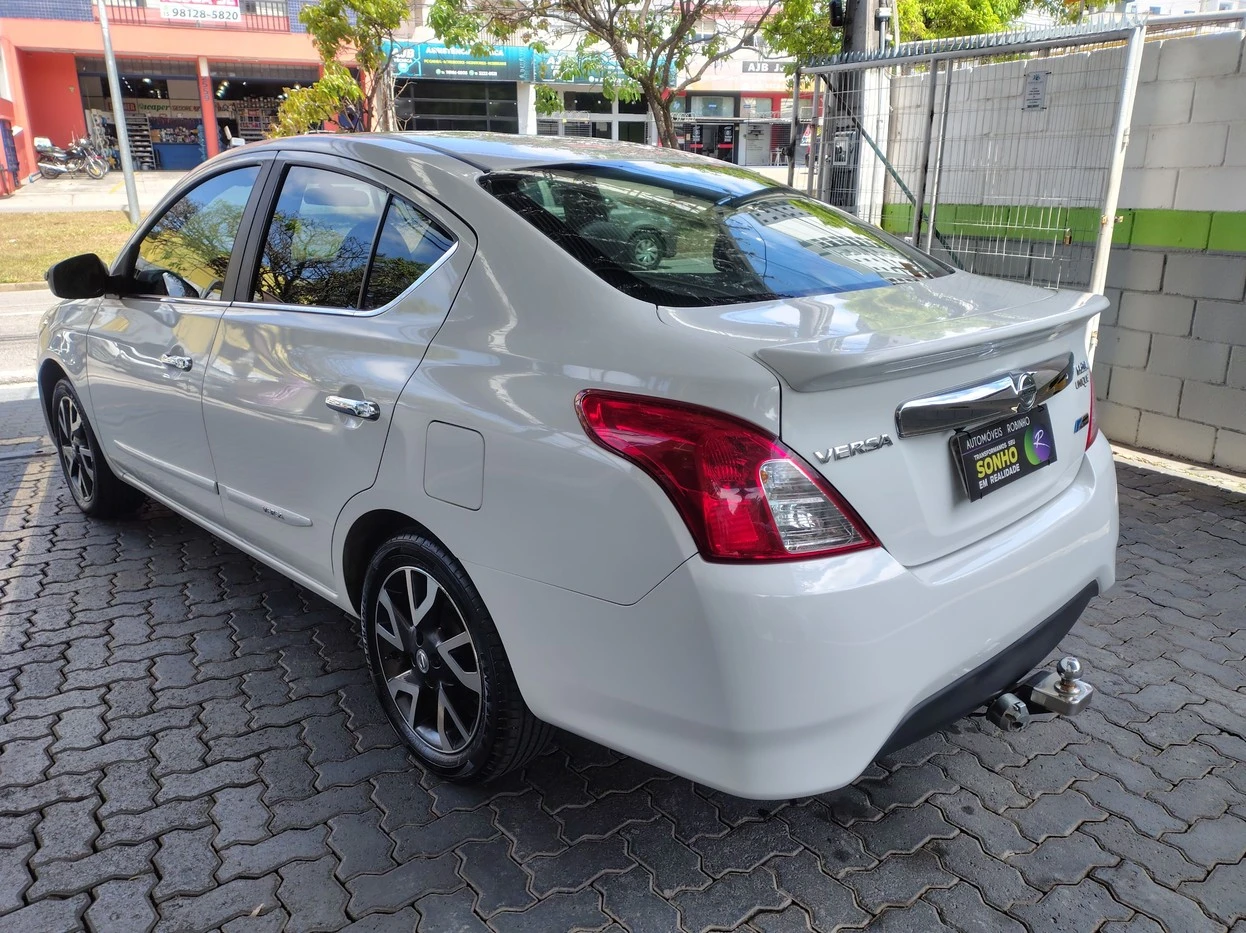 NISSAN VERSA