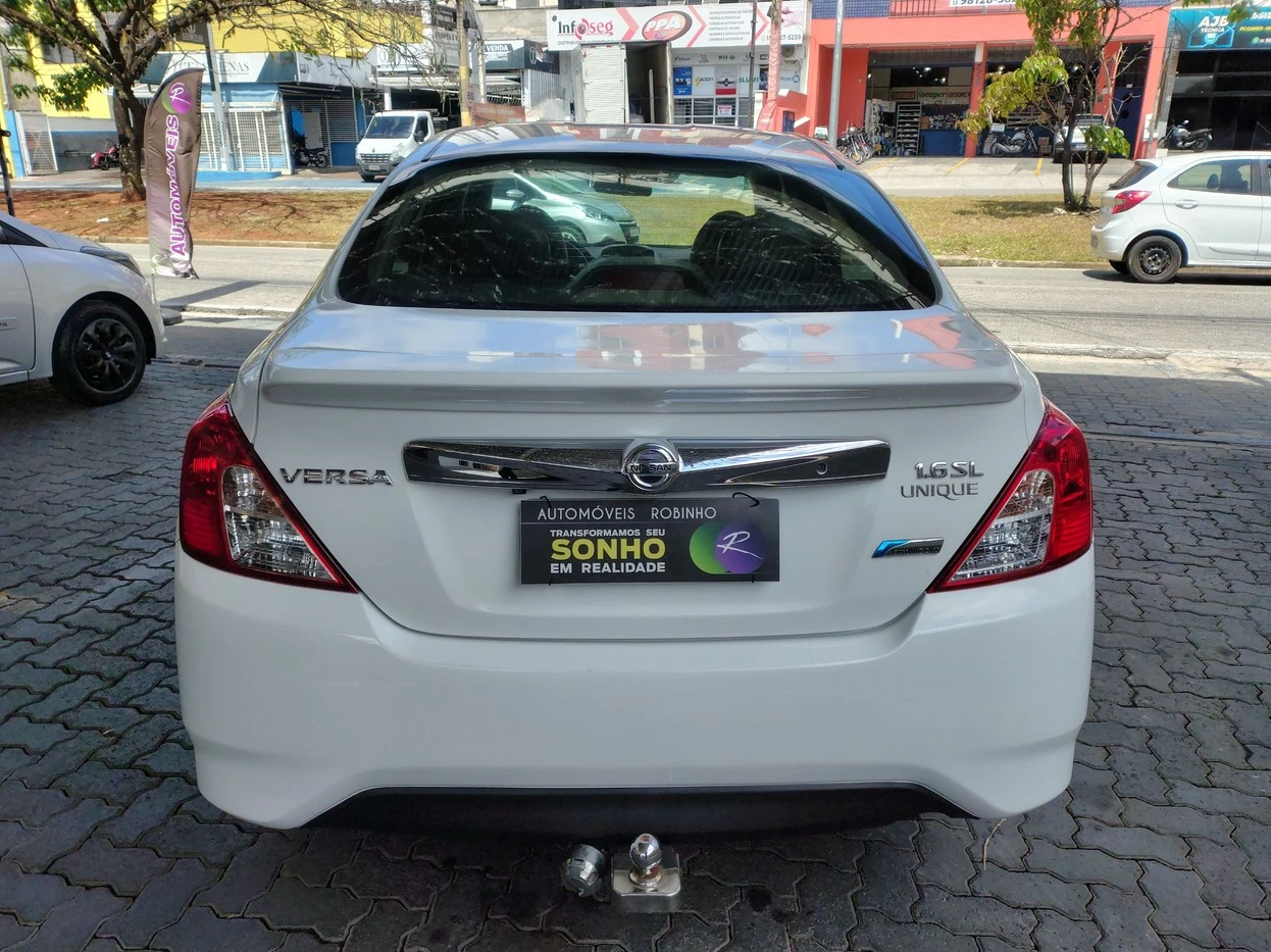 NISSAN VERSA