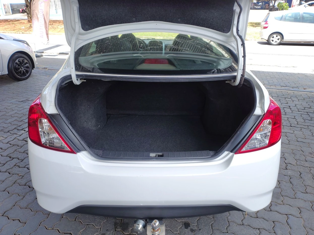 NISSAN VERSA