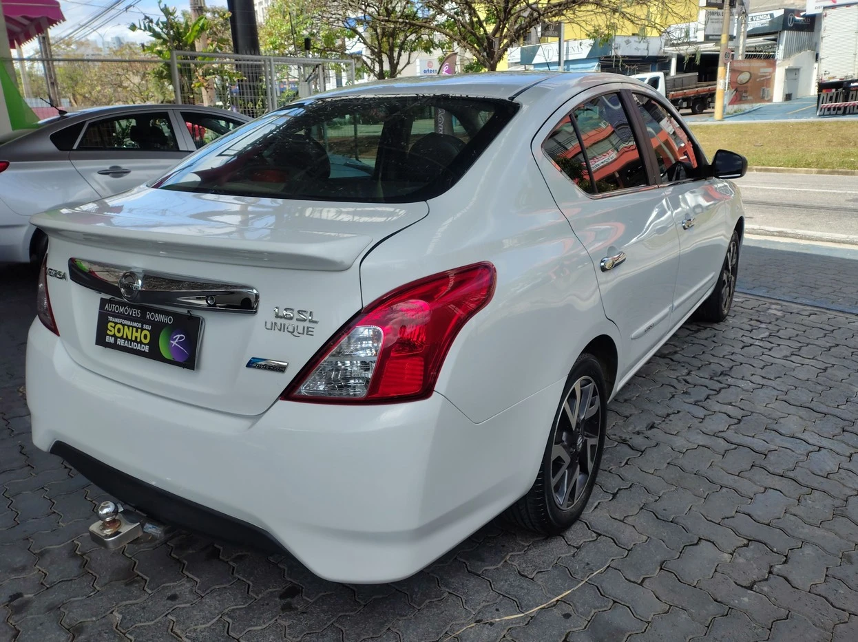 NISSAN VERSA