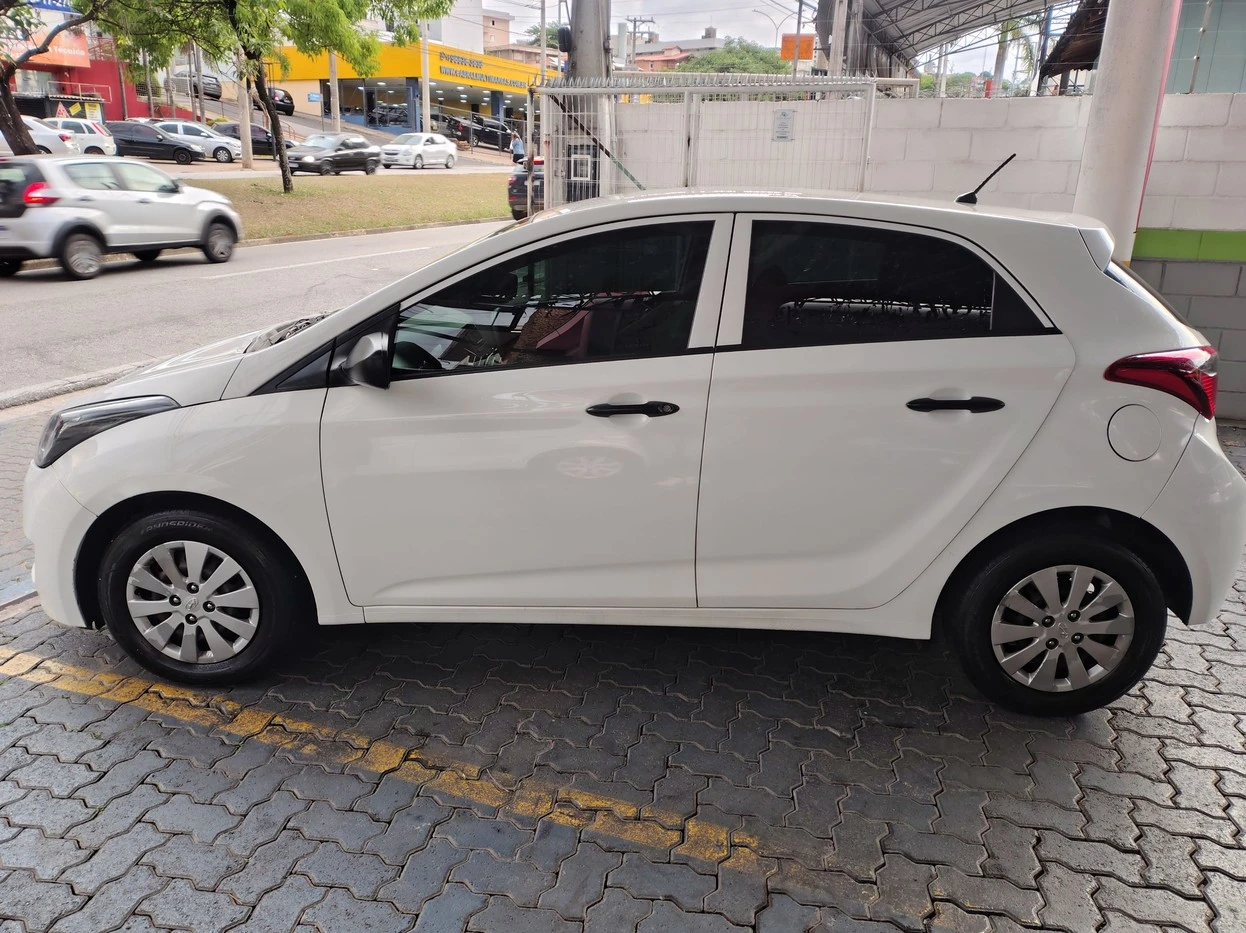 HYUNDAI HB20