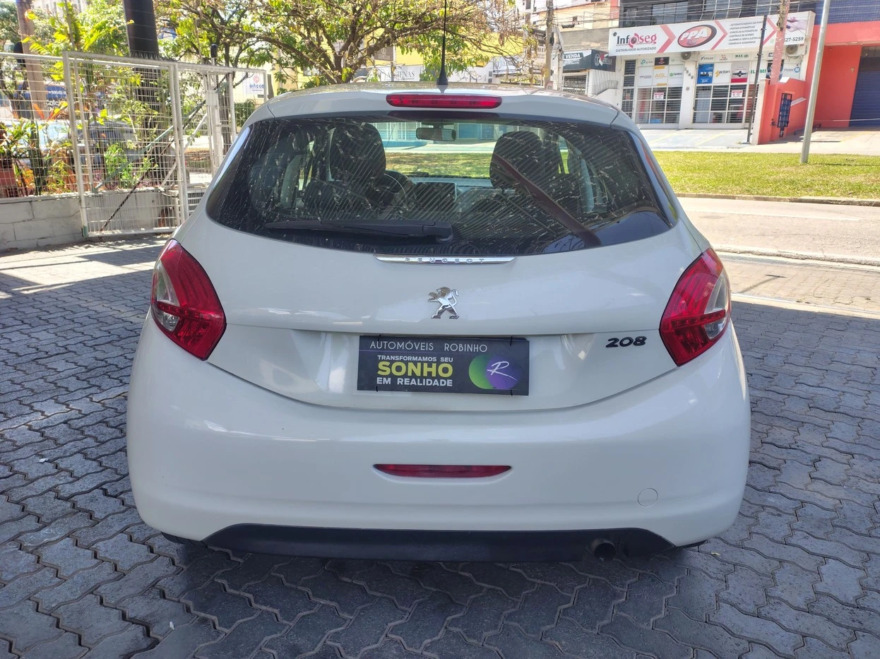 PEUGEOT 208