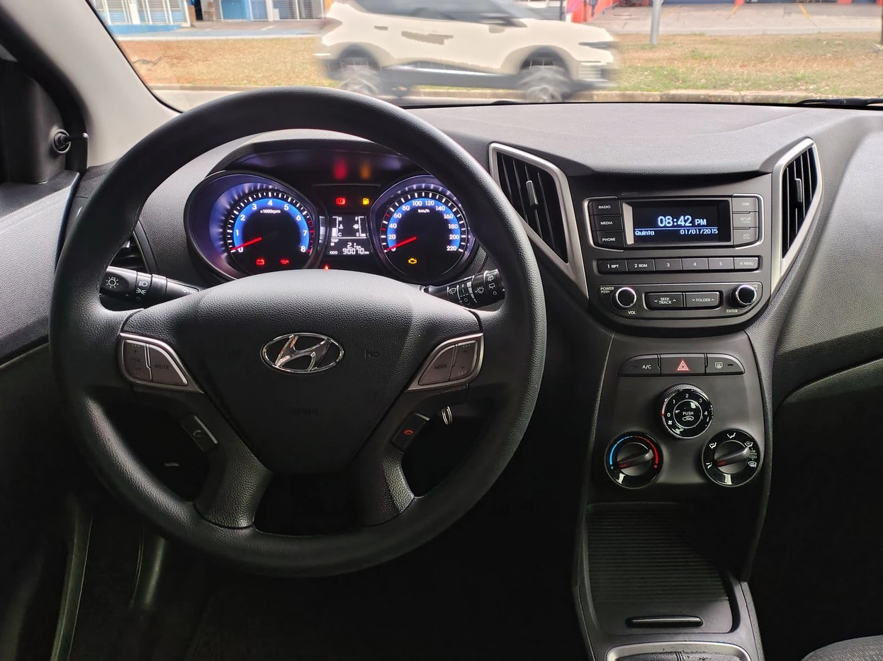HYUNDAI HB20