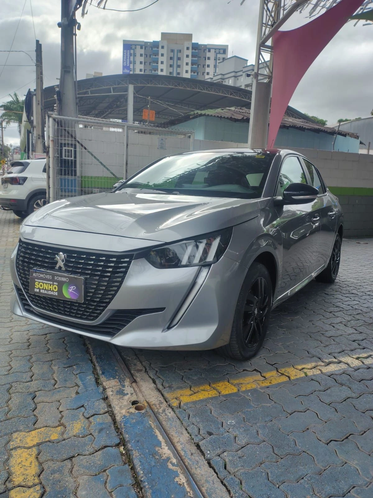 PEUGEOT 208