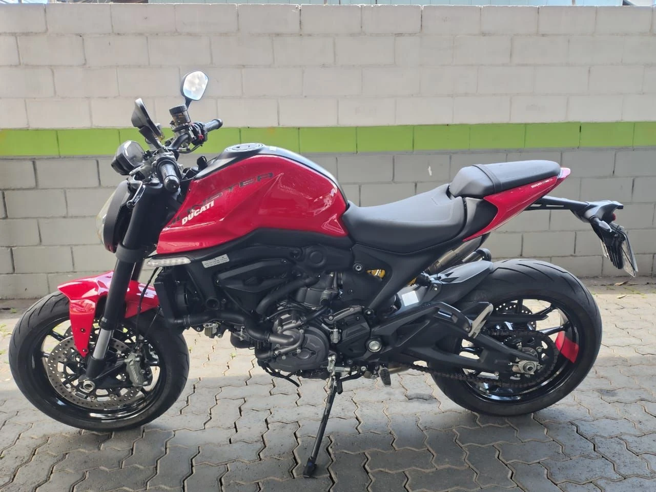 DUCATI MONSTER 937