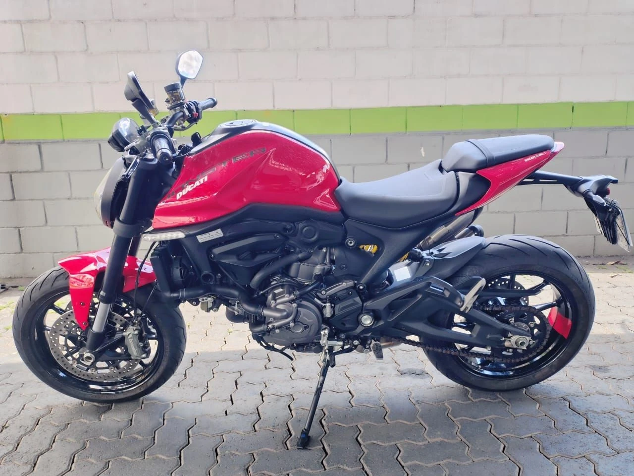 DUCATI MONSTER 937