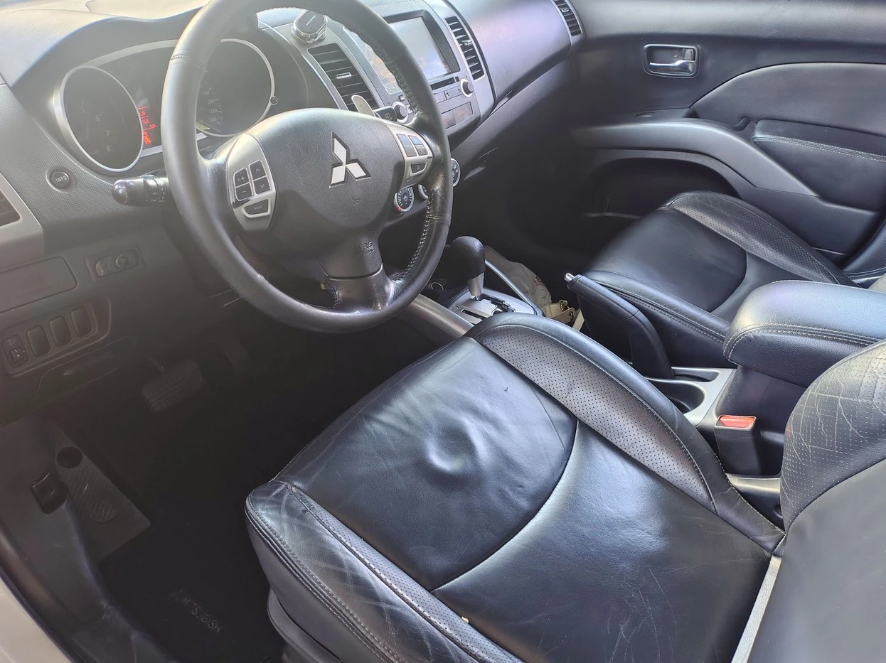 MITSUBISHI OUTLANDER