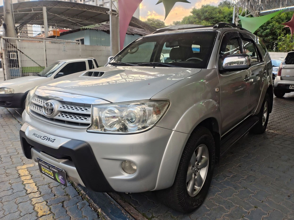 TOYOTA HILUX SW4