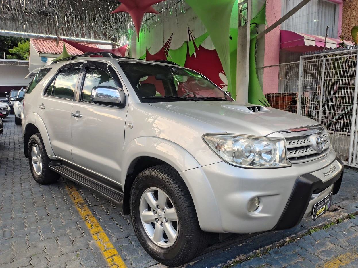 TOYOTA HILUX SW4