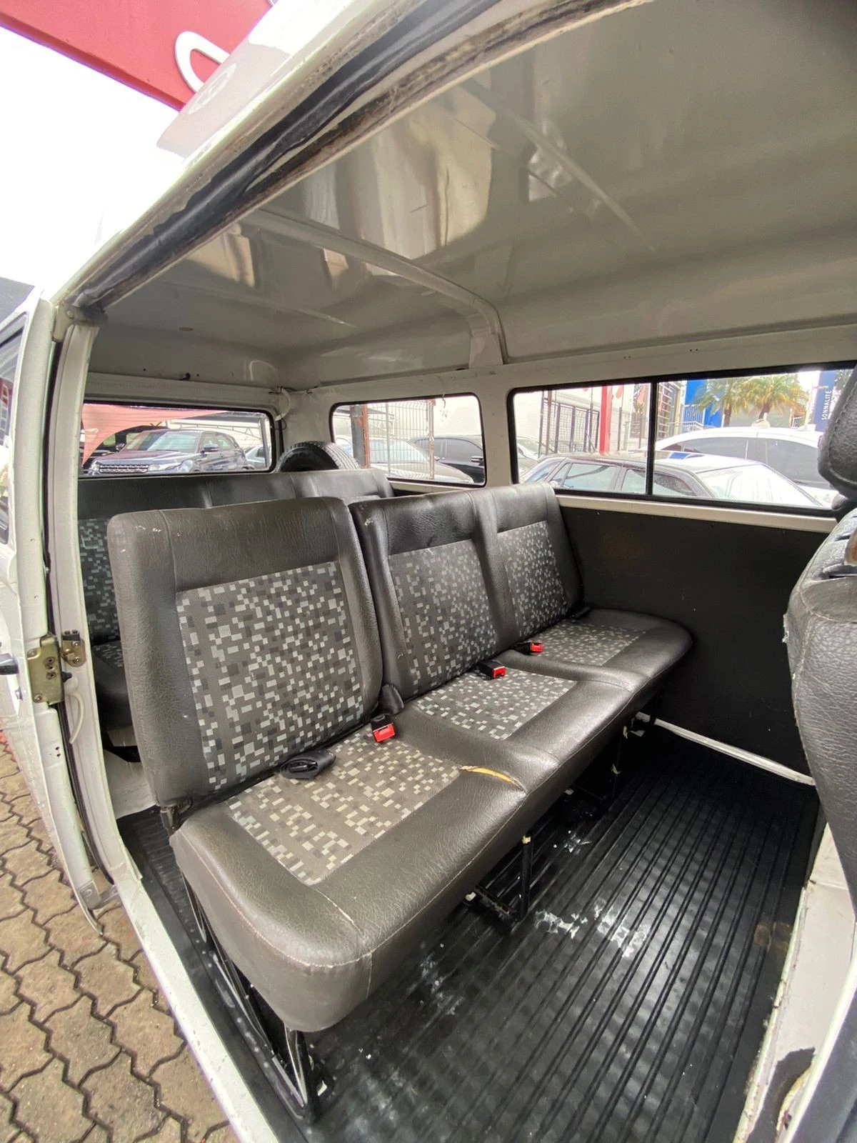 VOLKSWAGEN KOMBI