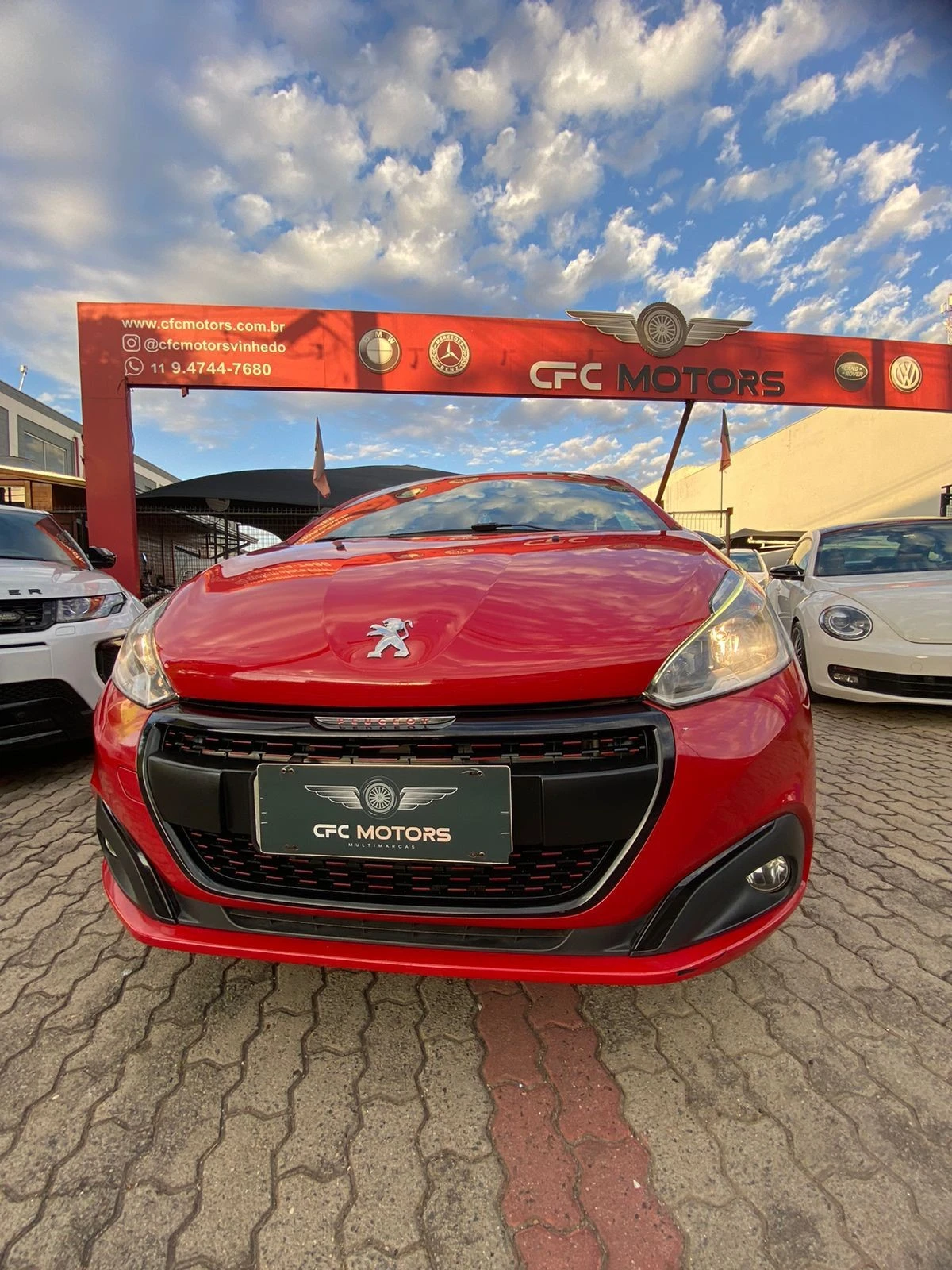 PEUGEOT 208