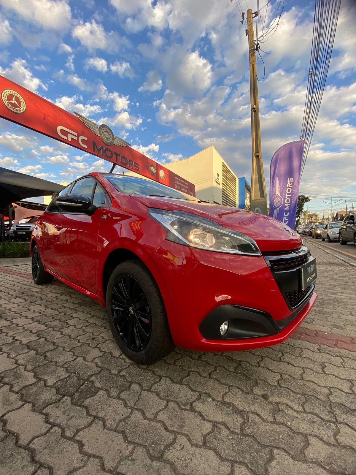 PEUGEOT 208