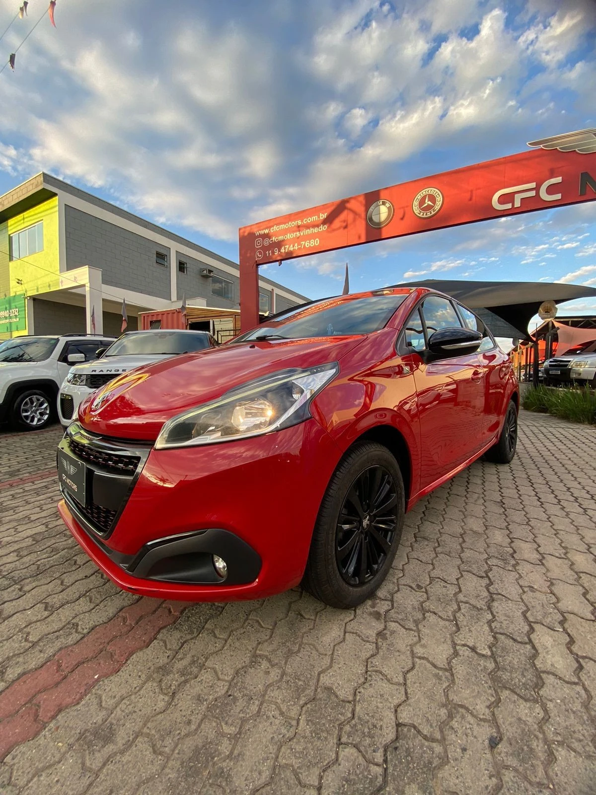 PEUGEOT 208