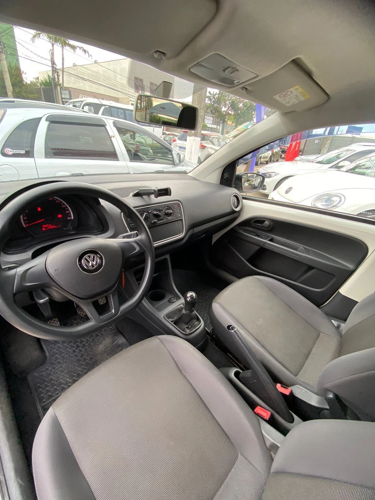 VOLKSWAGEN UP
