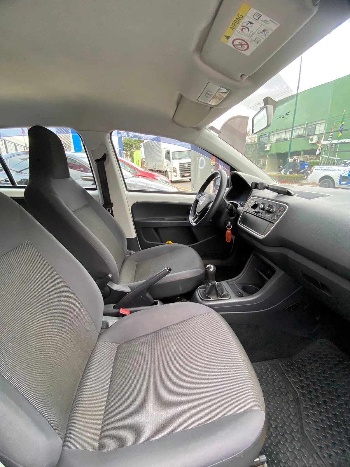 VOLKSWAGEN UP
