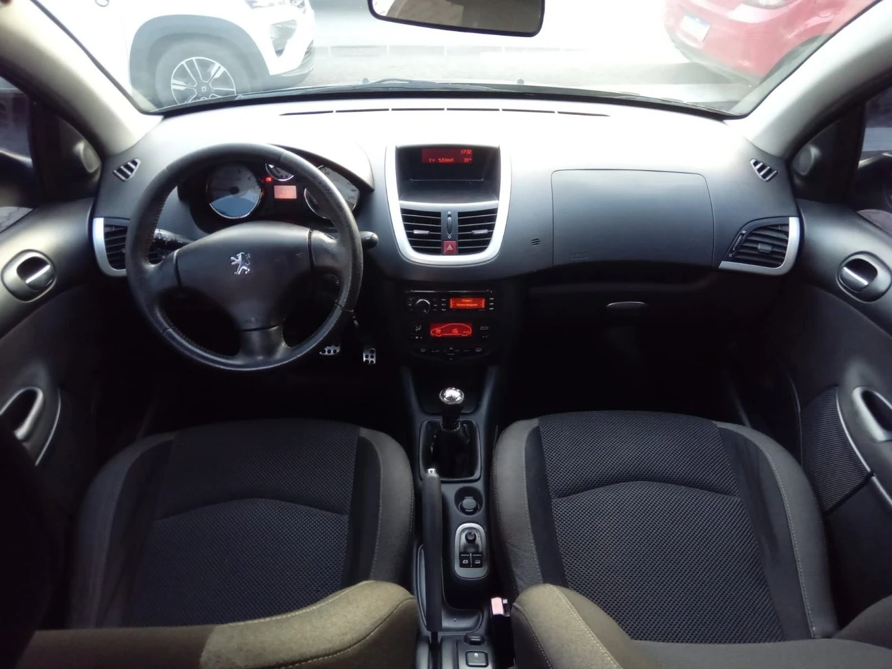 PEUGEOT 207