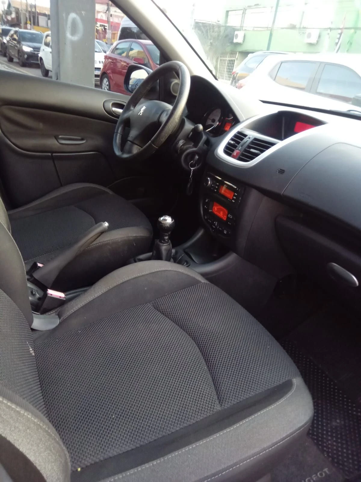 PEUGEOT 207