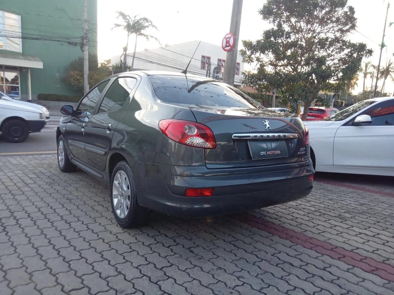 PEUGEOT 207