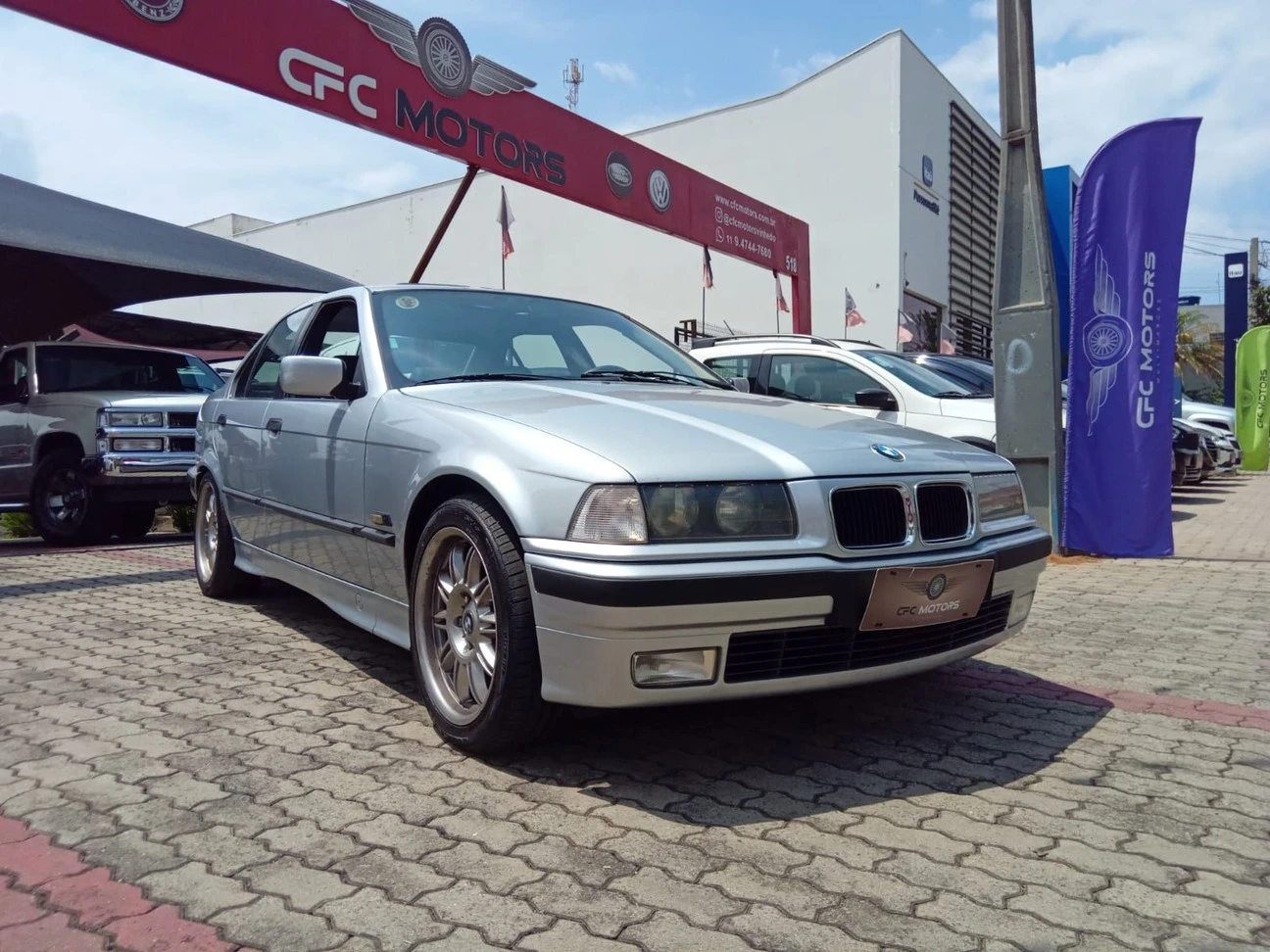 BMW 328i