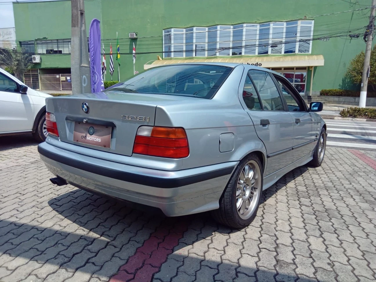 BMW 328i