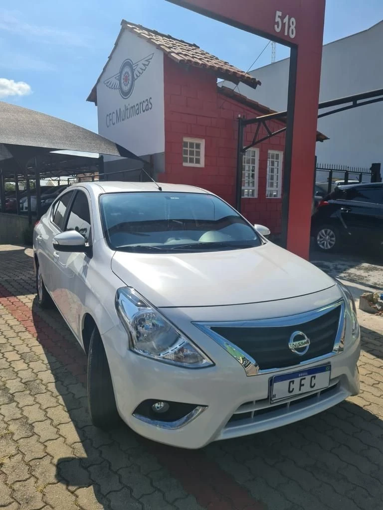 NISSAN VERSA